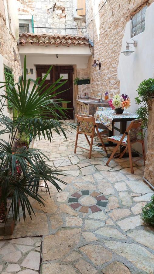 Studio With Garden In Rovinj Exterior photo